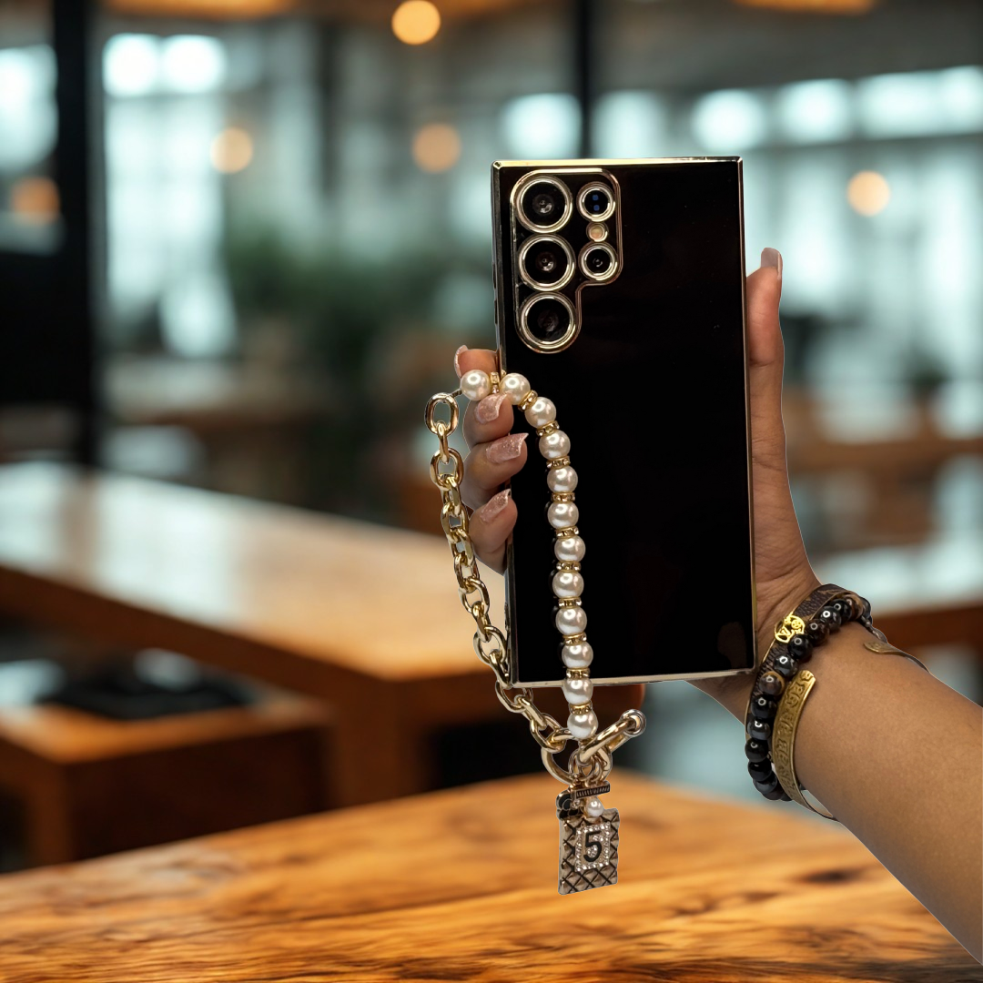 Black phone case with pearl chain